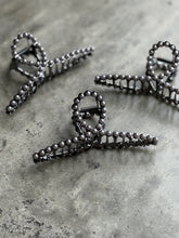Load image into Gallery viewer, Faux Pearl Claw Hair Clip
