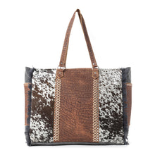 Load image into Gallery viewer, Saddle Belle Weekender Bag in Wild Clay
