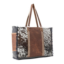 Load image into Gallery viewer, Saddle Belle Weekender Bag in Wild Clay

