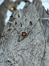 Load image into Gallery viewer, Authentic Spiny Oyster Flower Necklace
