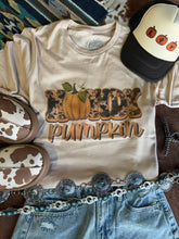 Load image into Gallery viewer, Howdy Pumpkin Western Graphic Tee
